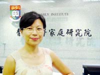香港大學家庭研究院高級教學顧問王愛玲說，該院設有多個傾談室，方便同學將輔導個案的案主帶來與教授一同商討解決方法。